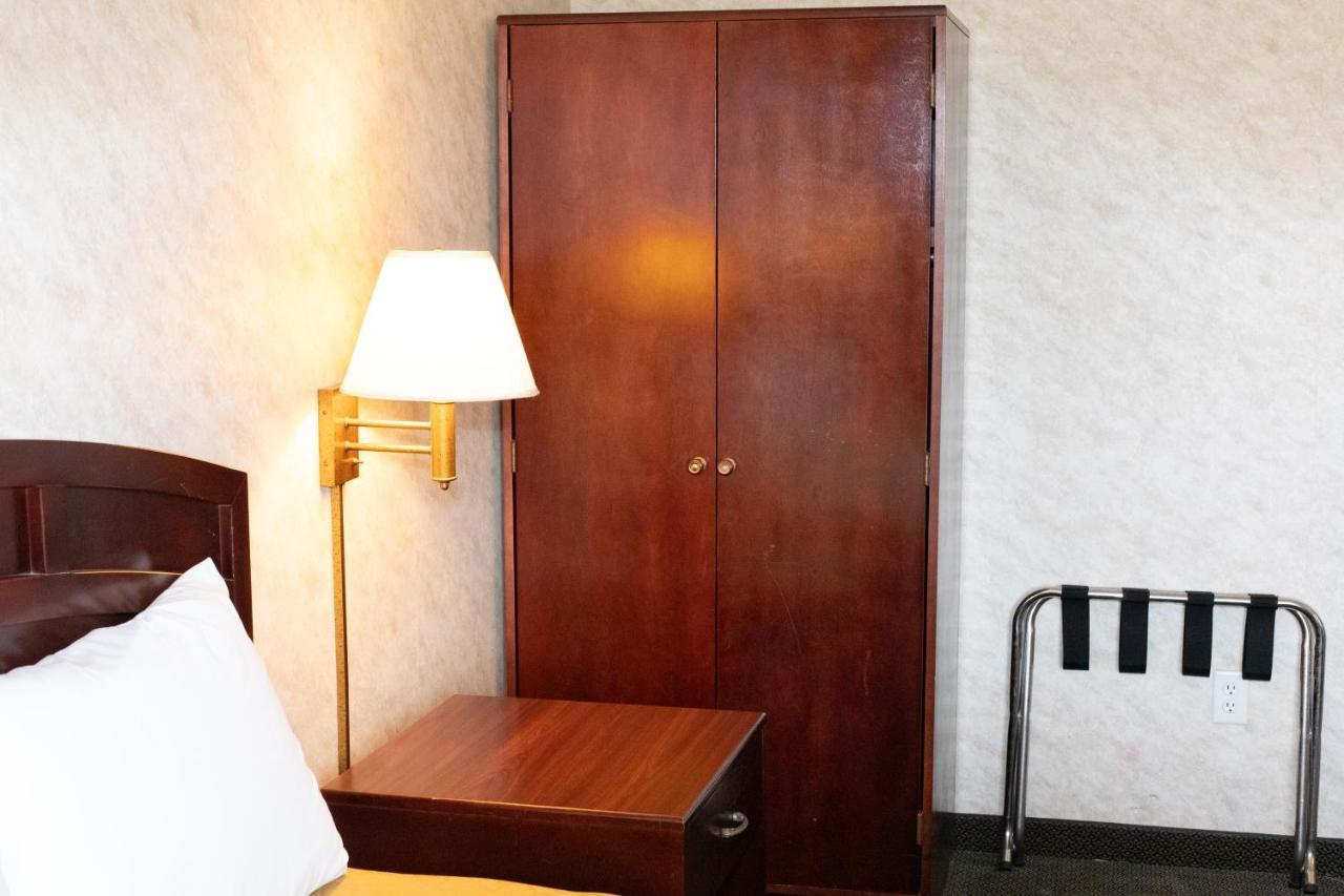 Colfax Inn By Marifah エクステリア 写真
